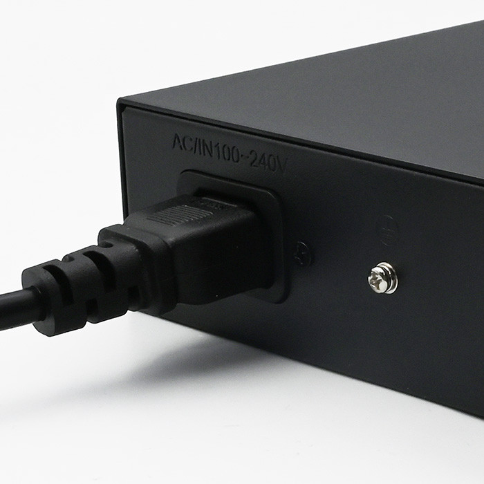 Qoltec unmanaged FE PoE switch, 16*RJ45 PoE (250W budget), 2*RJ45 uplink 10/100Mb/s, 1*SFP 1000Mb/s