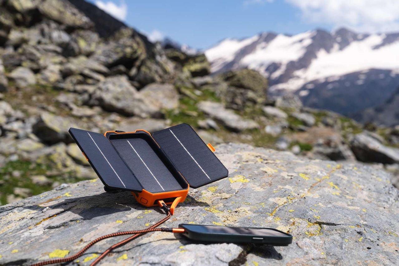 Päikesepaneeliga akupank 10Ah, rugged, oranž